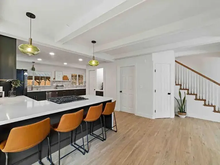 570 Guadalupe Dr — Photo 2