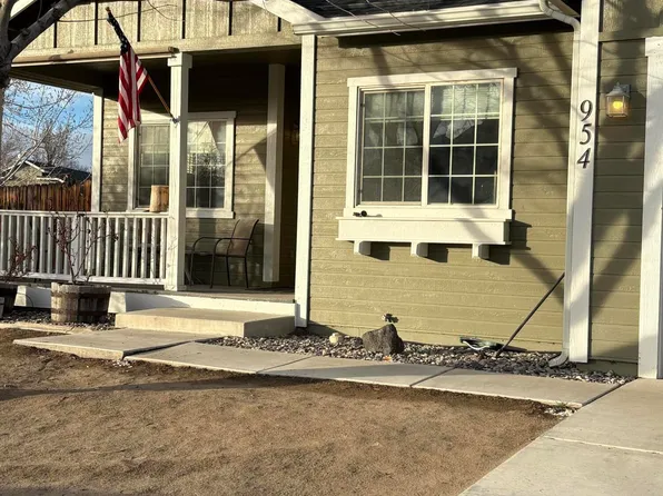 954 Iris Ln, Fernley, NV 89408