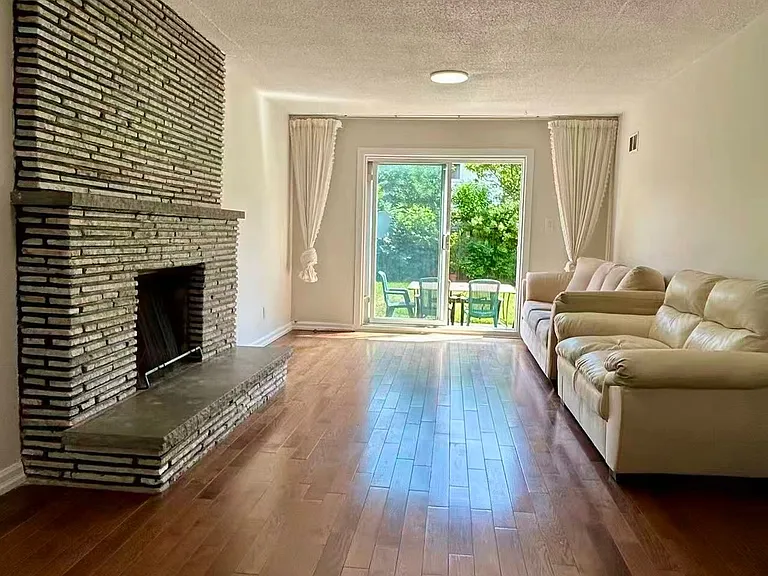 31 Silas Hill Dr #MAIN UPPER — Photo 4