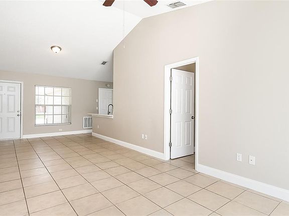 3rd image of 348 WALPOLE LOOP