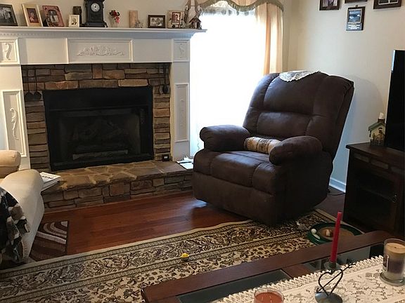 5th image of 269 Greentree Trl