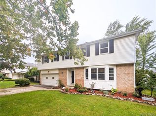 355 Cottonwood Dr, Williamsville, NY 14221