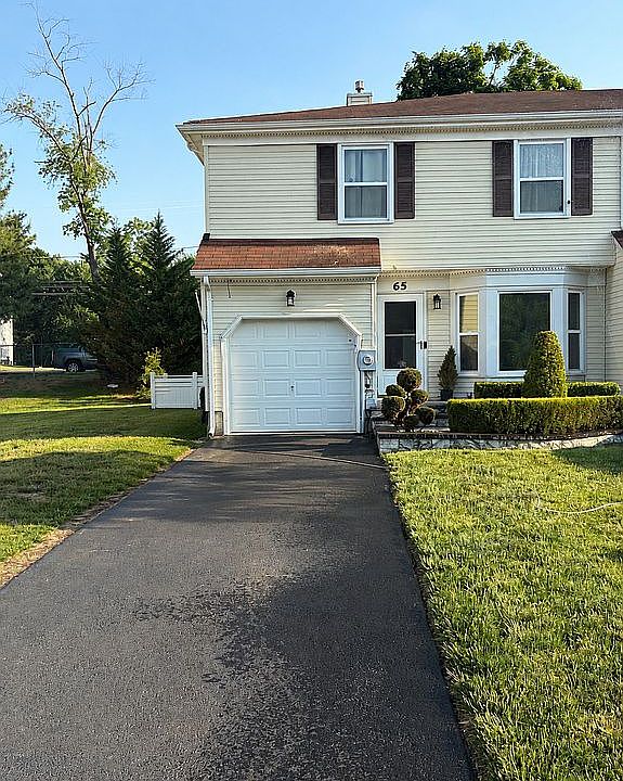 1st image of 65 Carriage Ln
