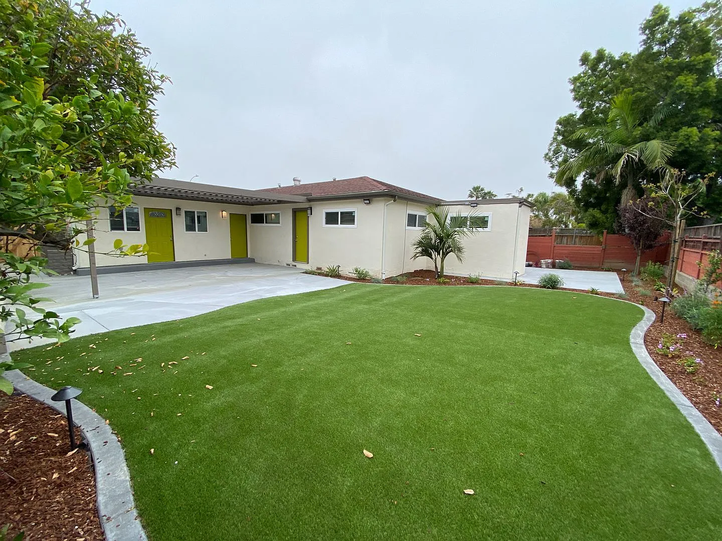 7 BD, 3 BR. Spacious Yard!! — Photo 3