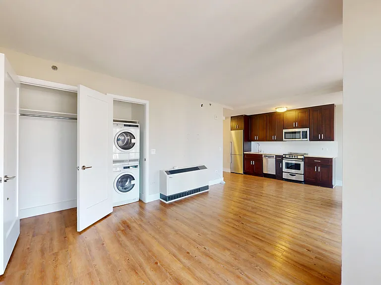 237 E 34th St #1405 — Photo 9