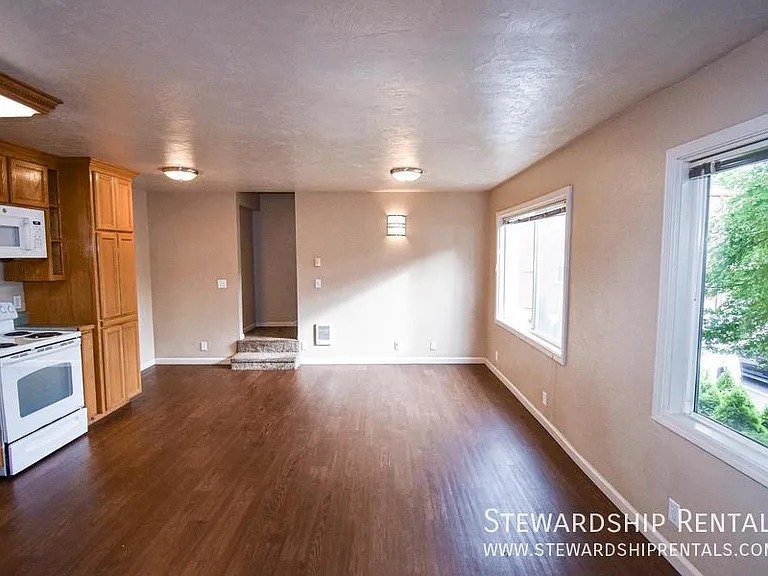 1825 Harris St #9 — Photo 3