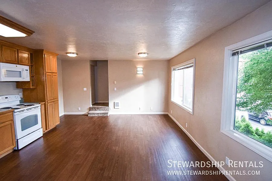 Building Photo - 1825 Harris St #9