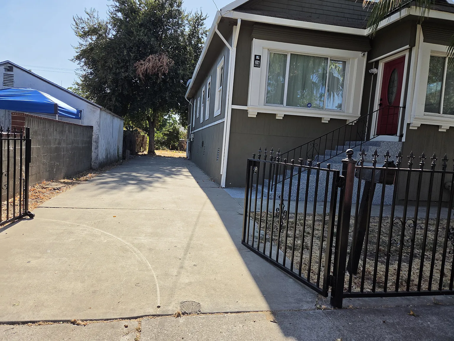 3 bed, 1368 sqft, $3,000 — Photo 2