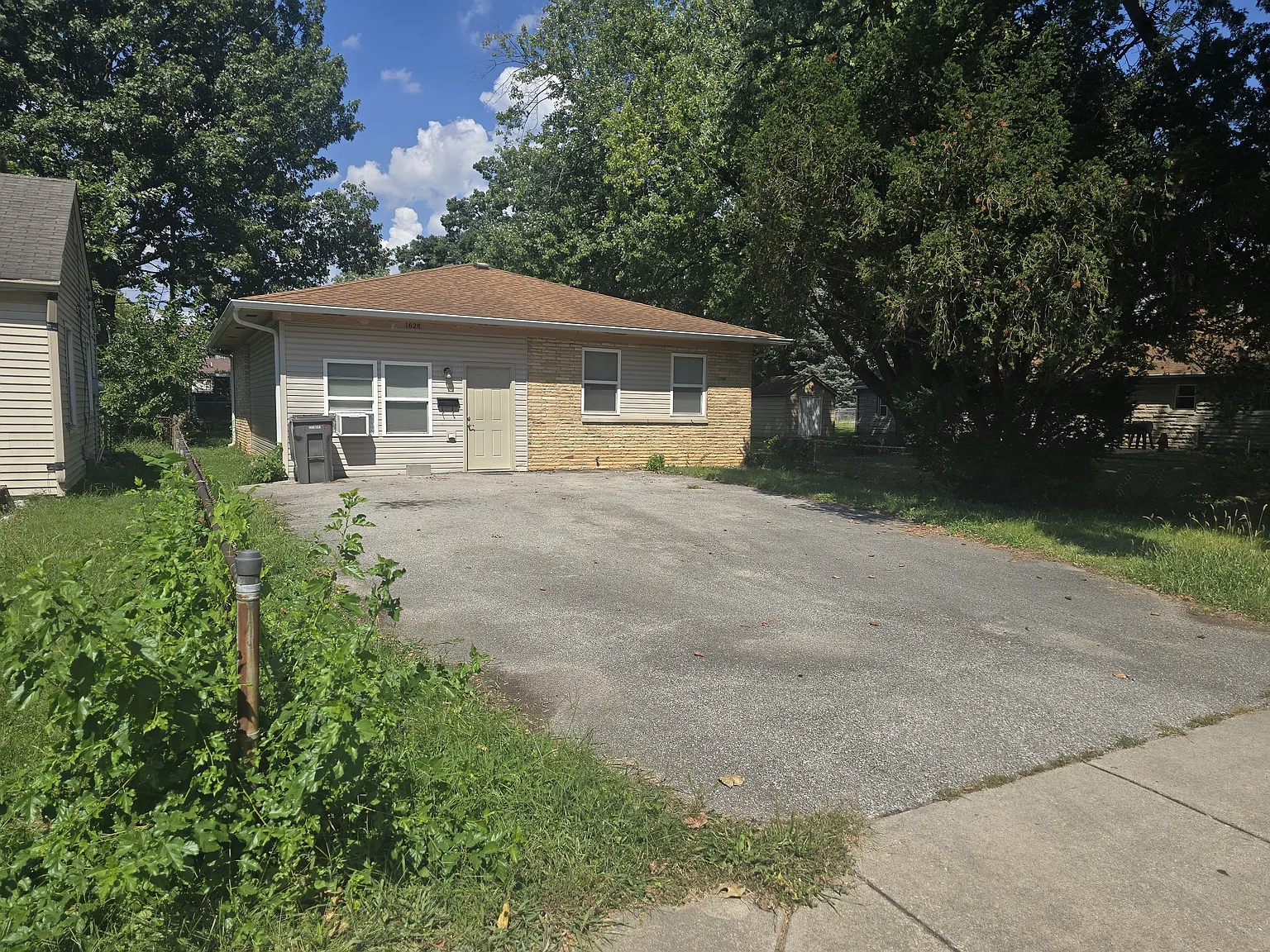 3 bed, 1050 sqft, $1,365 — Photo 2