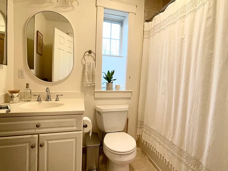 Second floor full bathroom