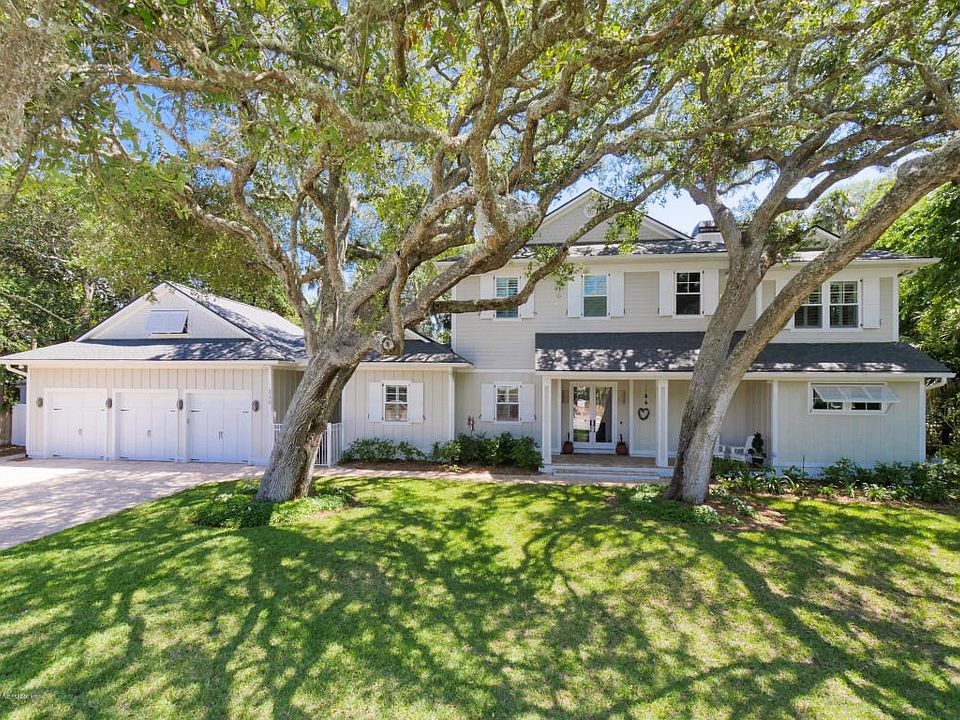 Welcome Home! 330 Country Club Ln