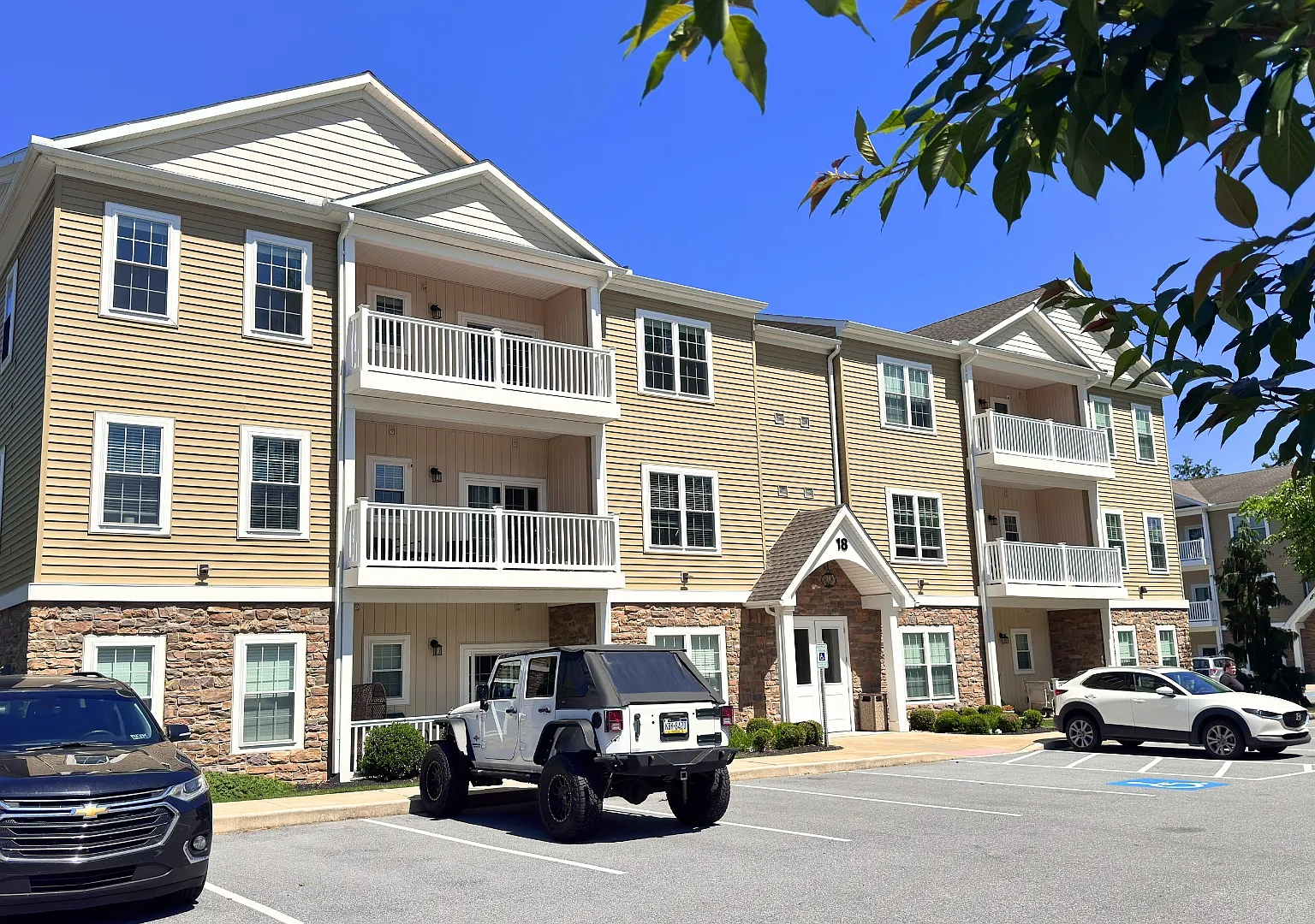 2 bed, 1055 sqft, $1,650 — Photo 1