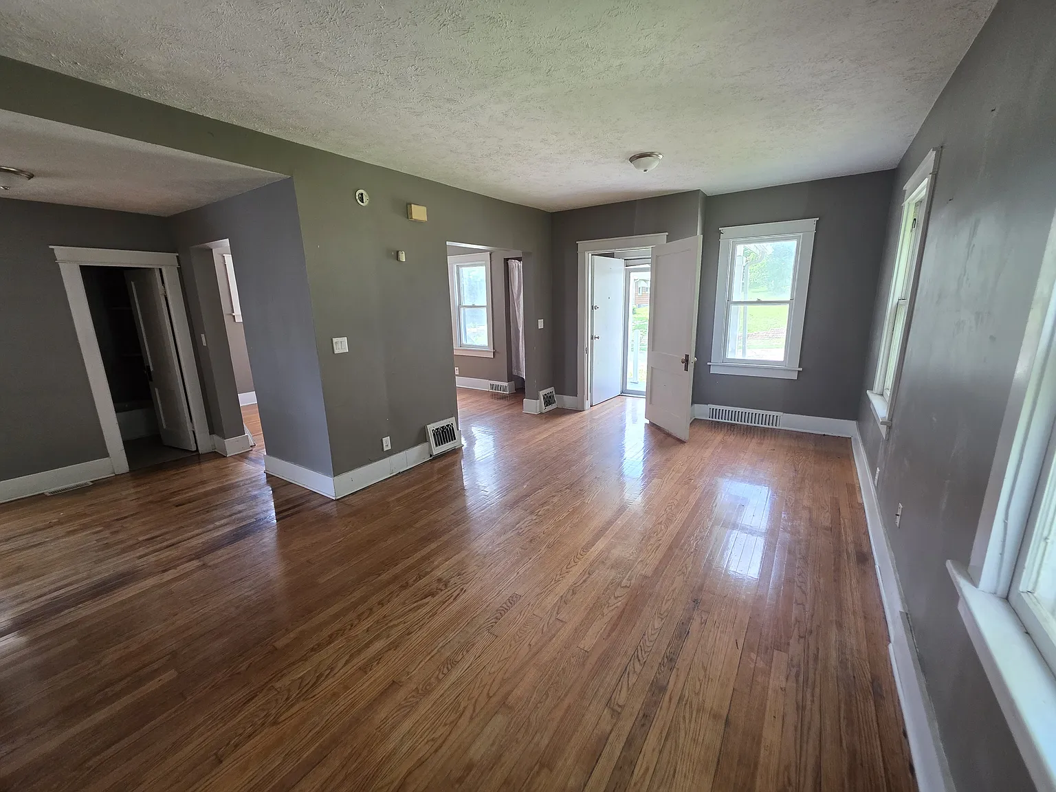 4 bed, 1574 sqft, $2,000 — Photo 2