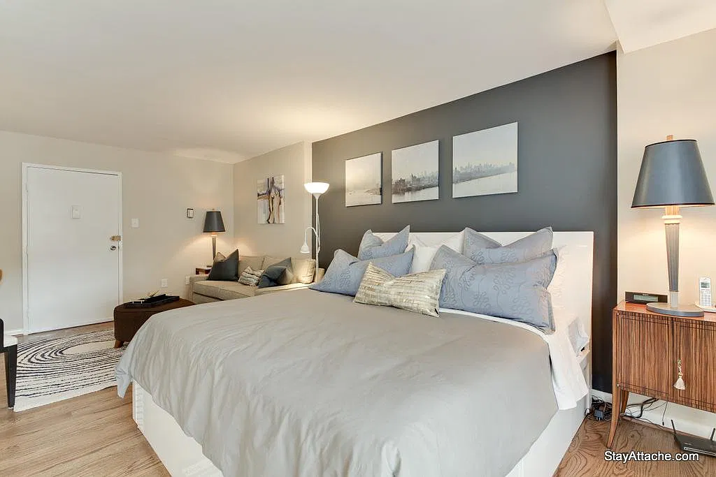 Studio, 420 sqft, $2,670 — Photo 3