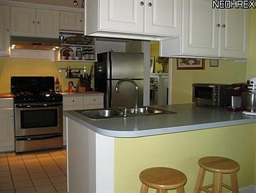 3rd image of 448 Oakmoor Ave
