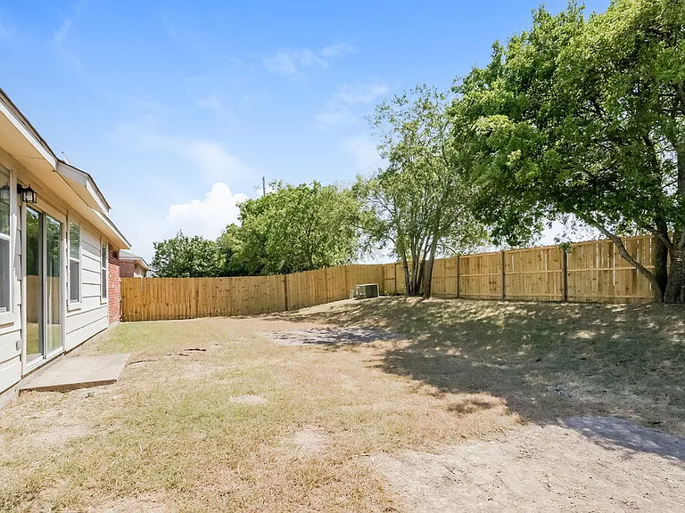 1519 Columbia Dr — Photo 16