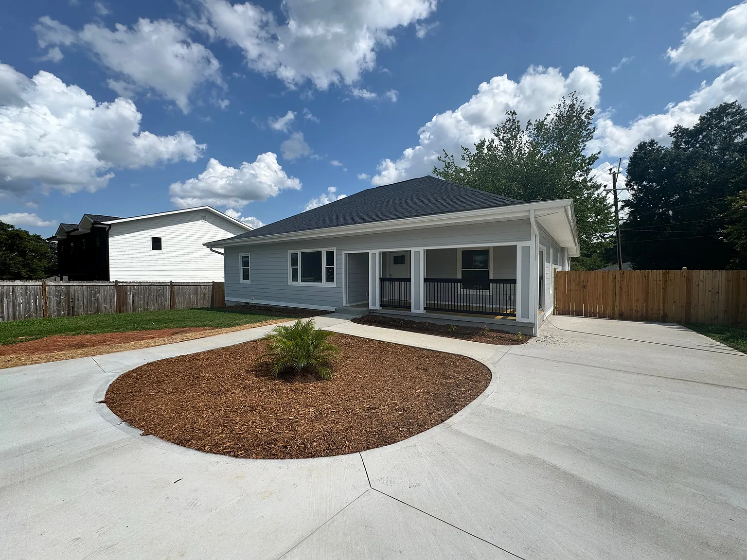 4 bed, 2.5 bath, 1594 sqft, $2,500 — Photo 3
