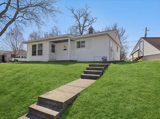 63 Wren Rd, Carpentersville, IL