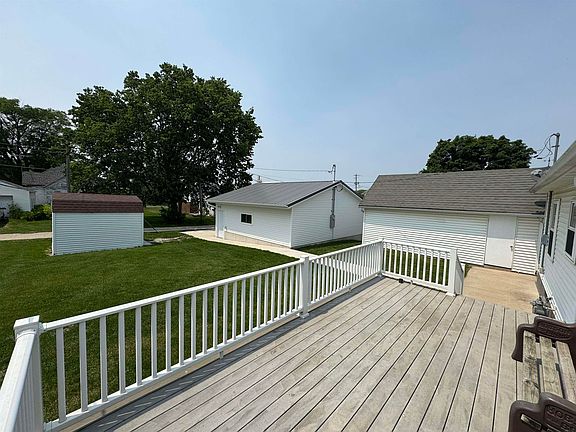 4th image of 207 4th St