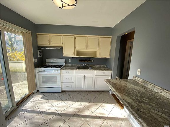 5th image of 42 Merton Ave #1