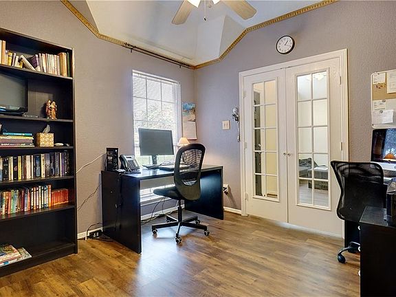5th image of 1735 Chatham Ln