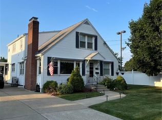 15 Cavalry St, Cranston, RI 02920