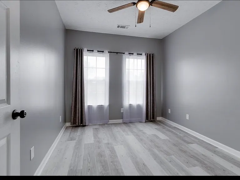 708 Churchill Xing — Photo 3
