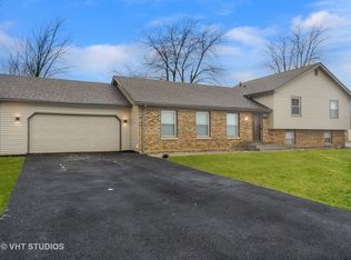 957 Charles St, Crete, IL 60417