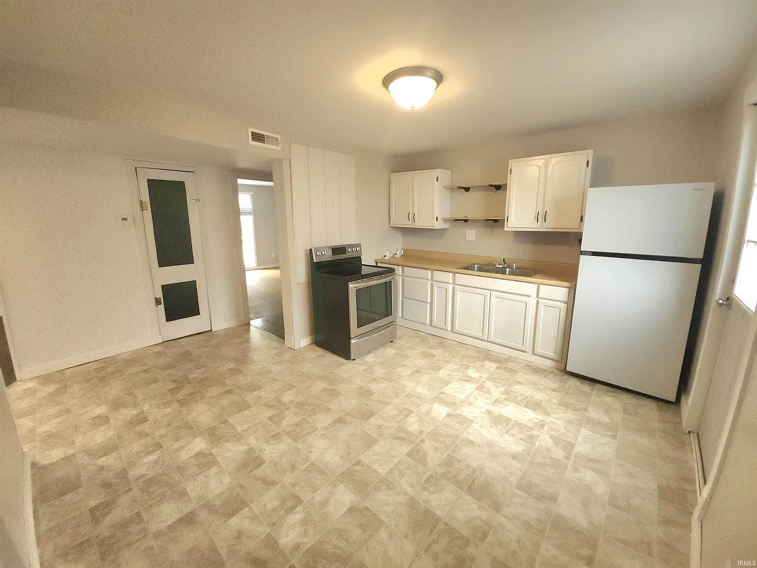 3 bed, 2.0 bath, 1213 sqft, $1,100 — Photo 3