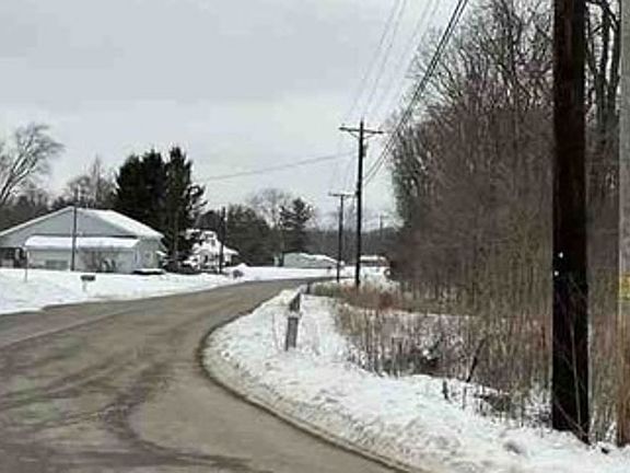Exterior Neighborhood (street photo)