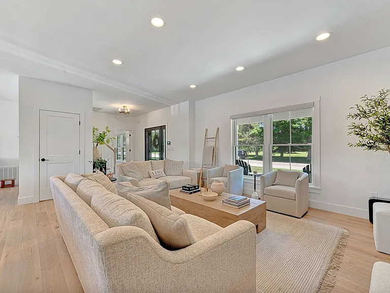 1095 Ryder Farm Ln — Photo 5