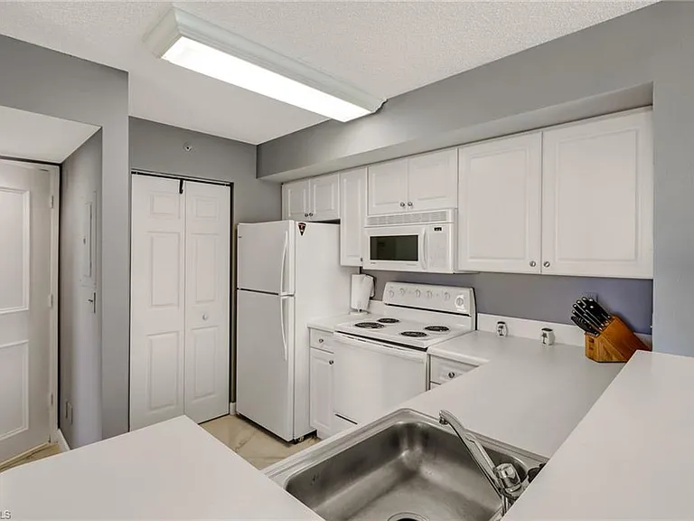 1265 Wildwood Lakes Blvd #102 — Photo 4