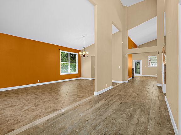 4th image of 12 Lakecliff Dr