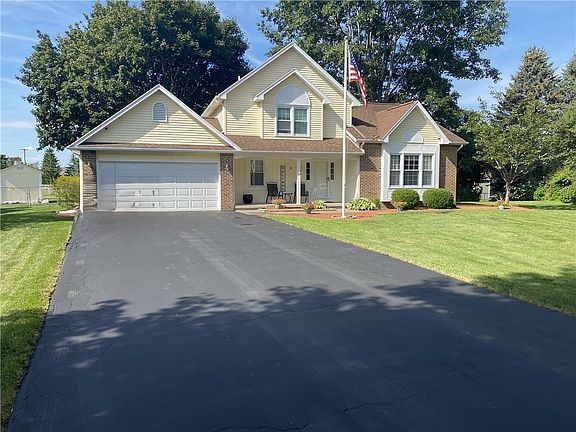 2nd image of 5 Ashwood Cir