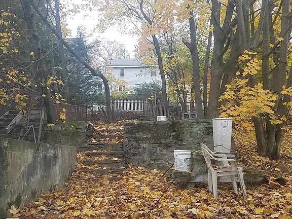 5th image of 216 Main St