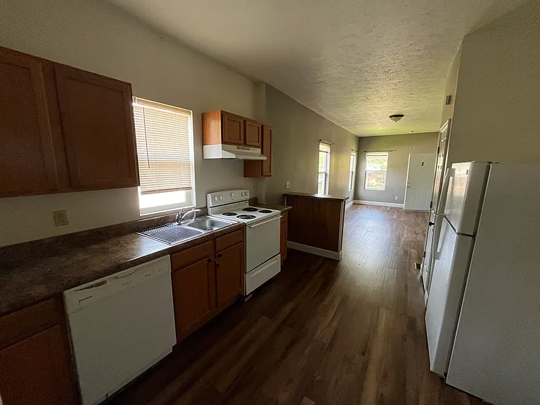 703 W Walnut St #2 — Photo 5