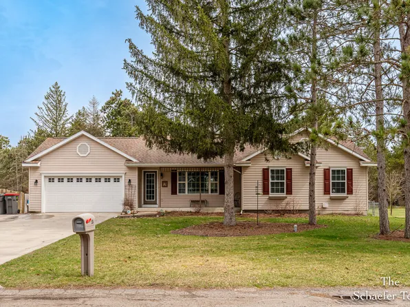 534 Forstrom Dr SE, Lowell, MI 49331