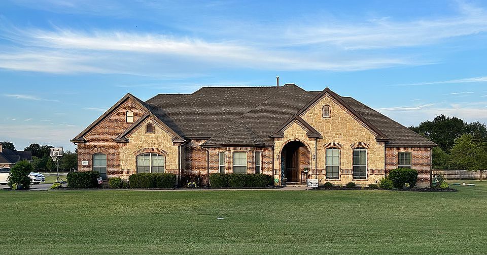 1st image of 2099 Pin Oak Dr
