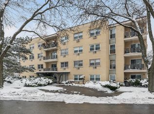 7801 Niles Center Rd APT 102, Skokie, IL 60077