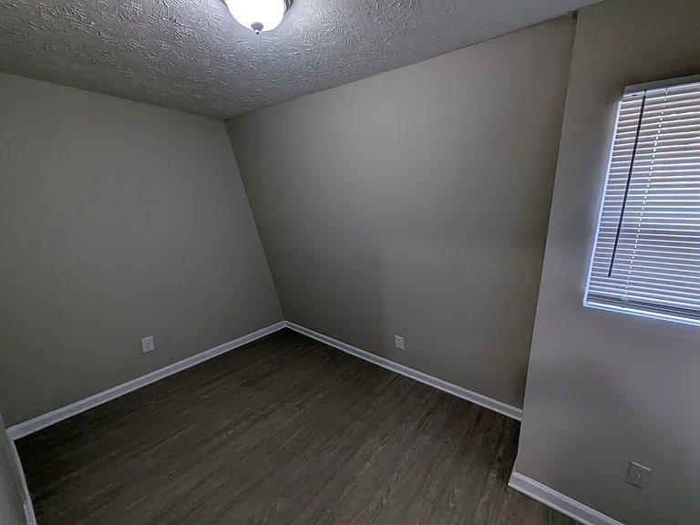 240/242 Rustwood Dr — Photo 6