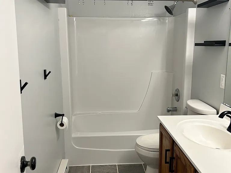 580 Hammond Ave #1 — Photo 2