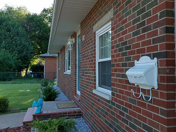 5th image of 305 Park Ln