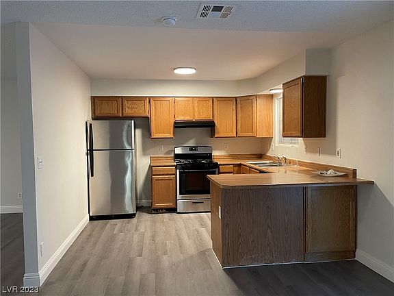 5th image of 341 Clover Glen Ct
