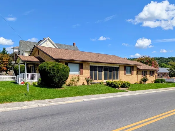 301 E Fudge St, Covington, VA 24426