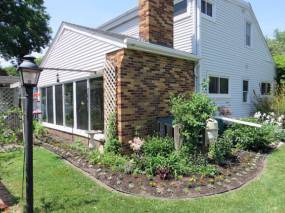 3rd image of 1436 Larpenteur Ave W