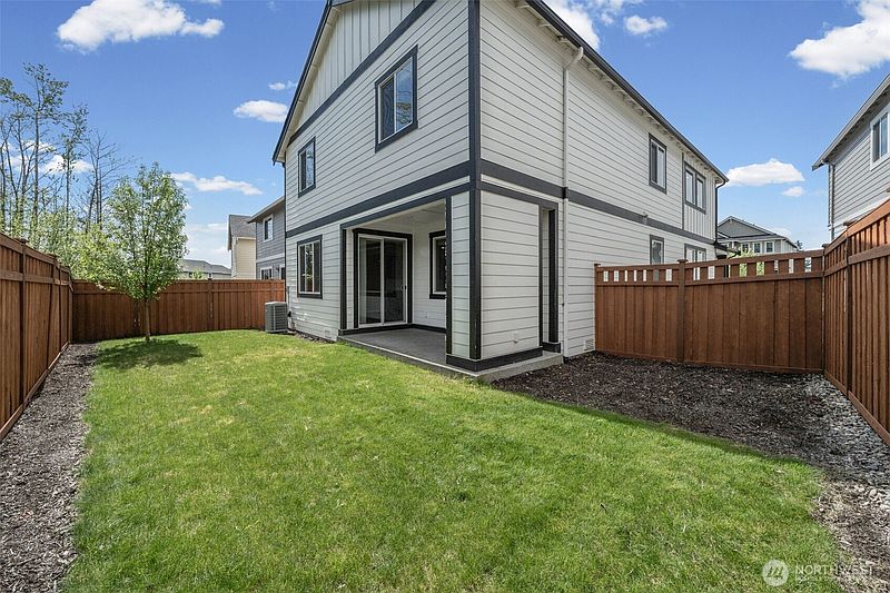 3rd image of 15025 Olympic Loop E
