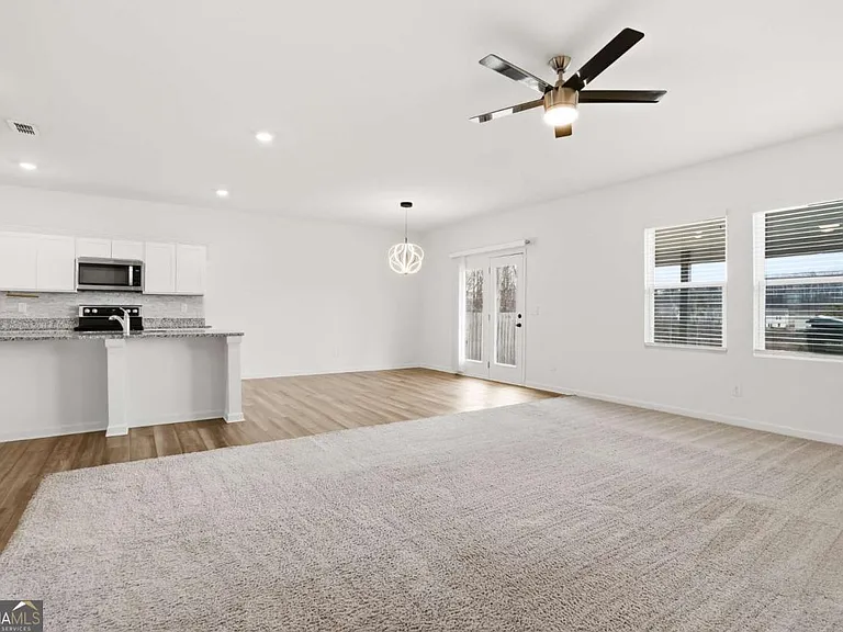 395 Knightsbridge Ln — Photo 7