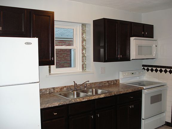 2nd image of 656 Bellsworth Ct
