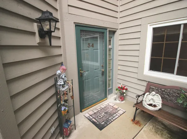 18695 Brookfield Lake Ct, Brookfield, WI 53045