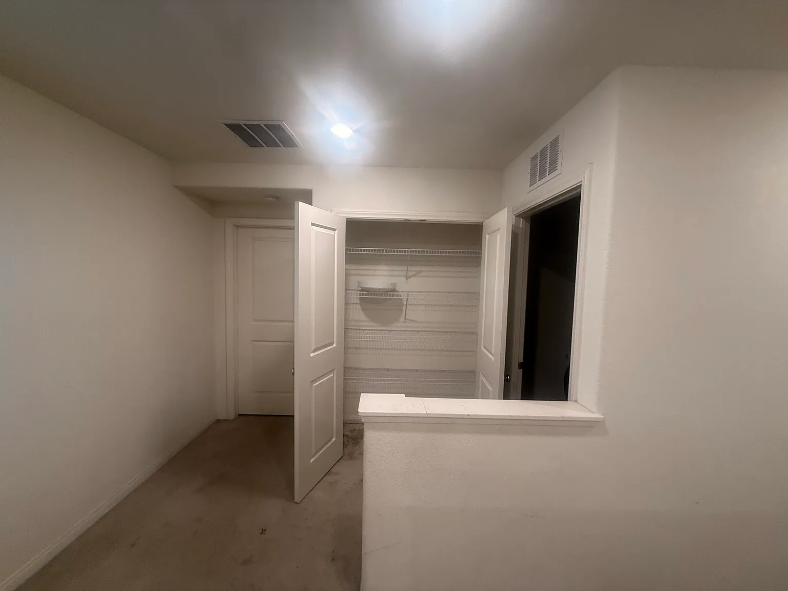 5 bed, 2467 sqft, $2,350 — Photo 2